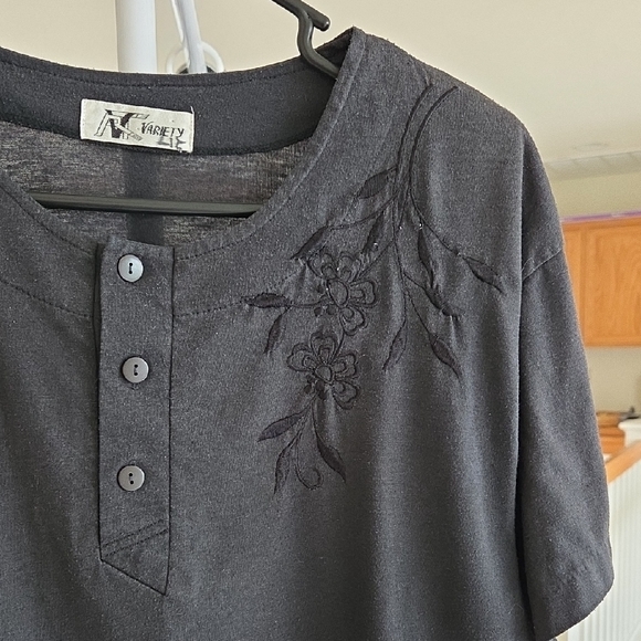 Variety Vintage Black Embroidered Blouse - Picture 3 of 11